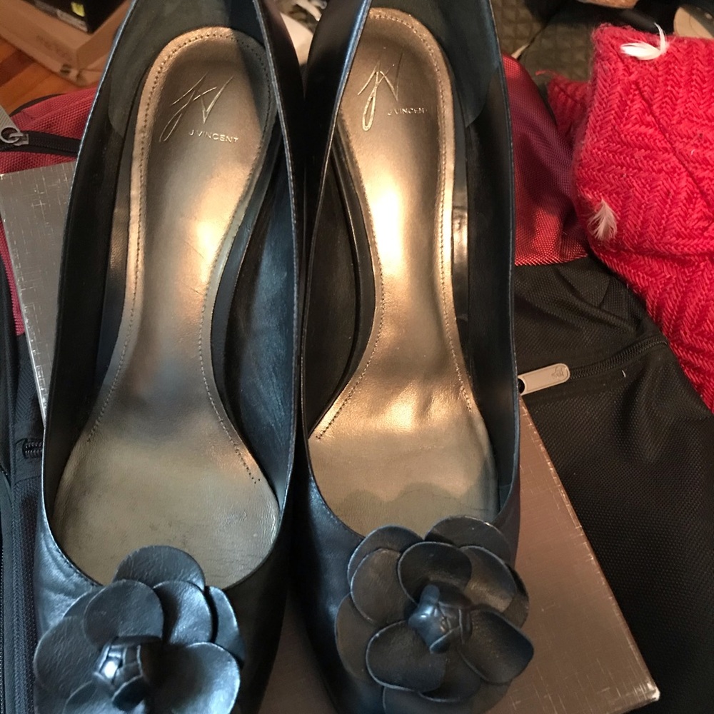 Shoes - Picture 4 of 16